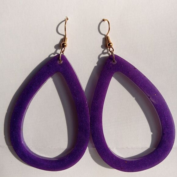 CLEARANCE  Purple teardrop resin earrings - Picture 1 of 3